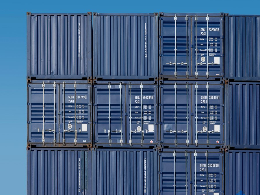Shipping containers trade